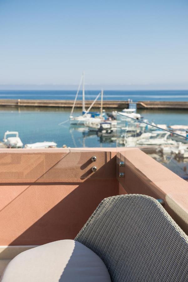 Avra Venetian Harbour * Chania (Crete)