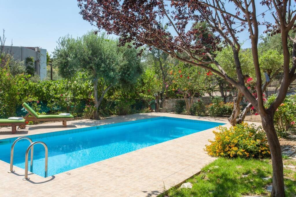 Villa Manolis