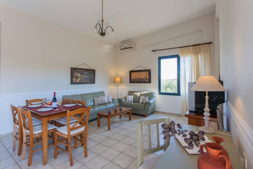 Villa Manolis