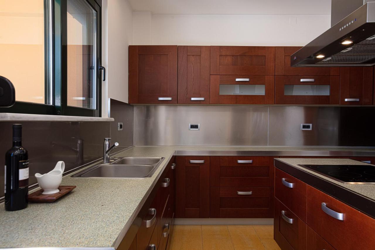 Villa View - Heated Pool & Gym - Majestic Views - 5 Min Drive From Center *