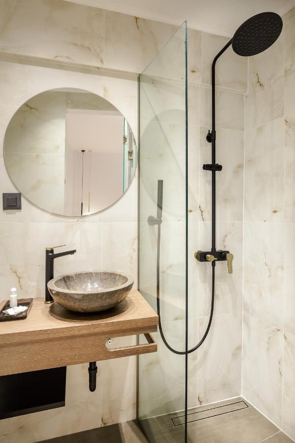 Arch 4 Luxury Living , Room I