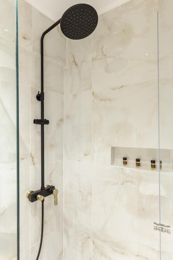 Arch 4 Luxury Living , Room I