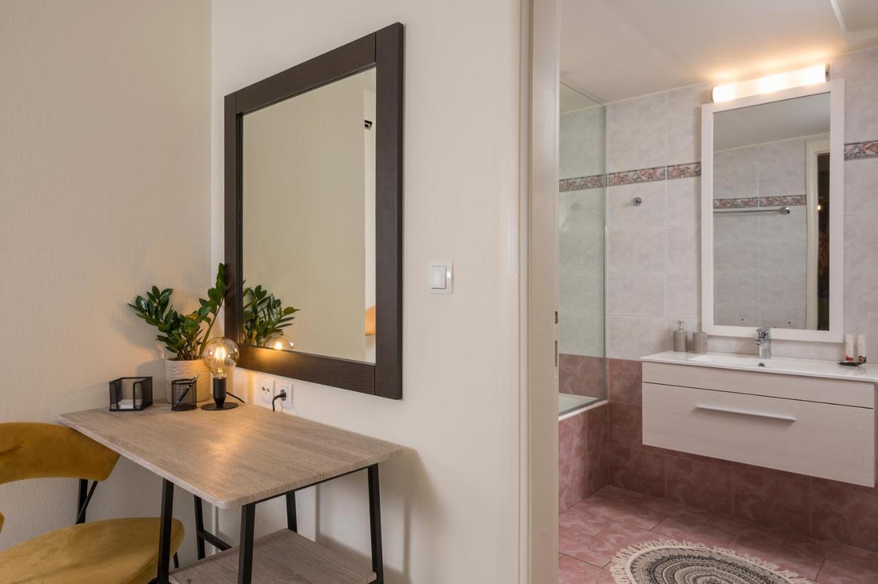 Apartment Ethyr Living