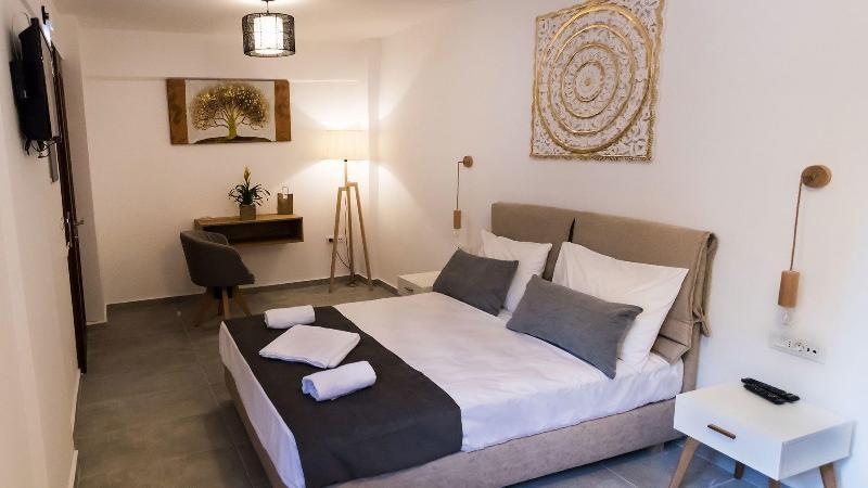 Deluxe 3* Chania (Crete)
