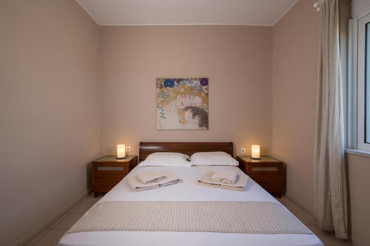 Tholos Apartment *