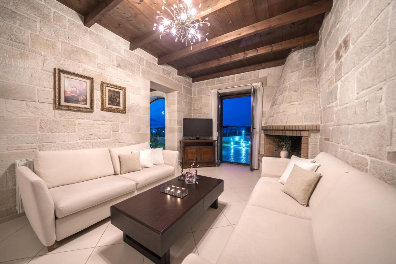 Villa Fos - φωσ ,luxury Chania (Crete)