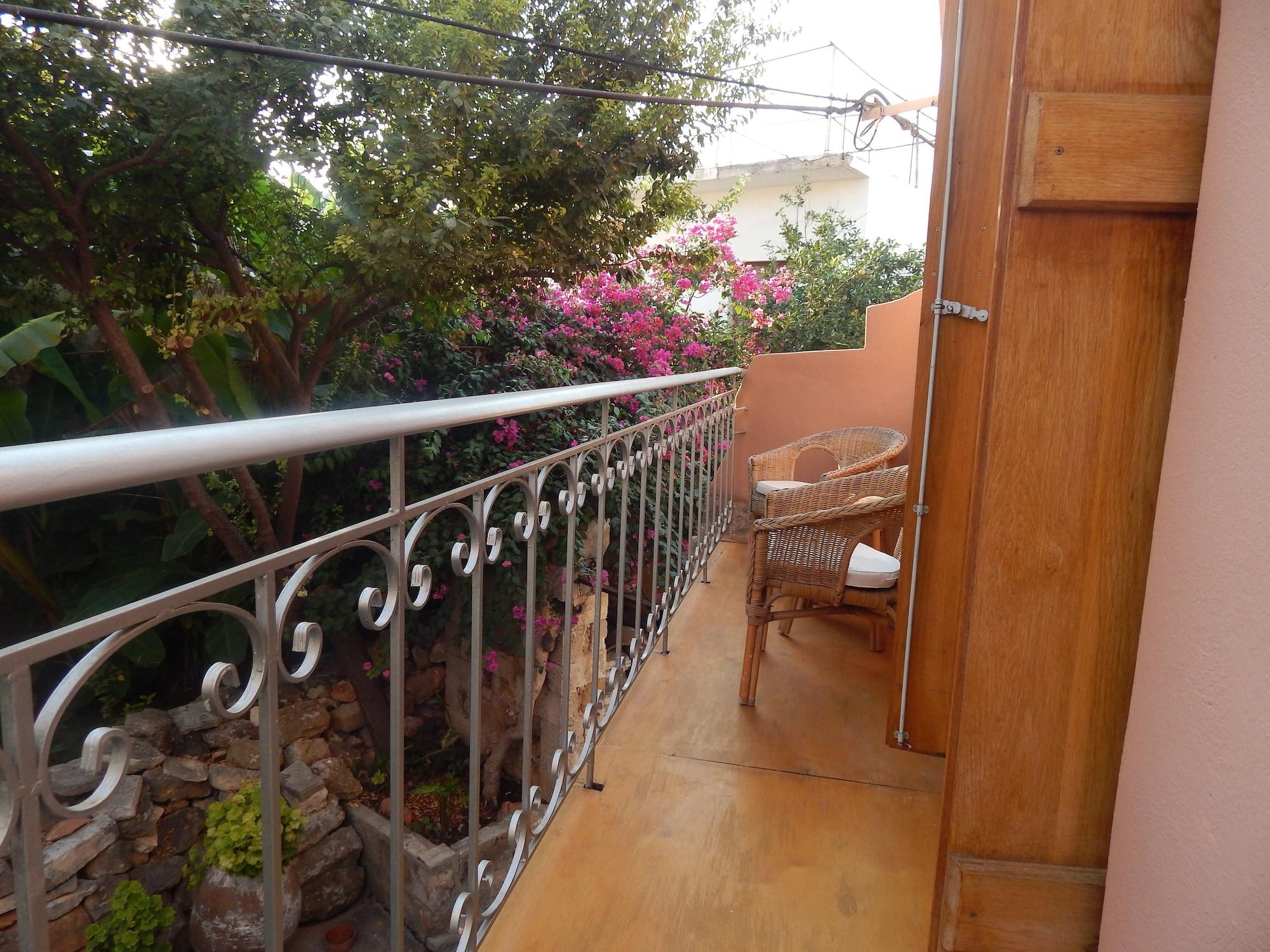 Kastelisuites 2* Chania (Crete)