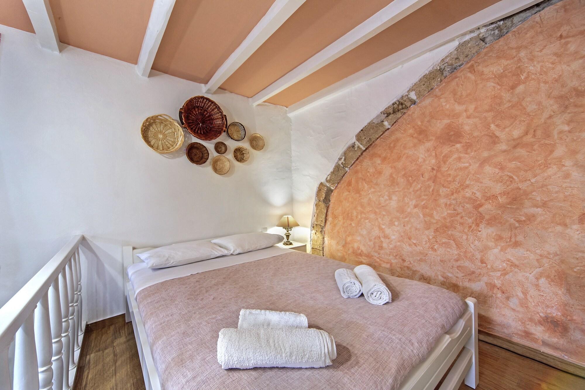 Kastelisuites Aparthotel 2*