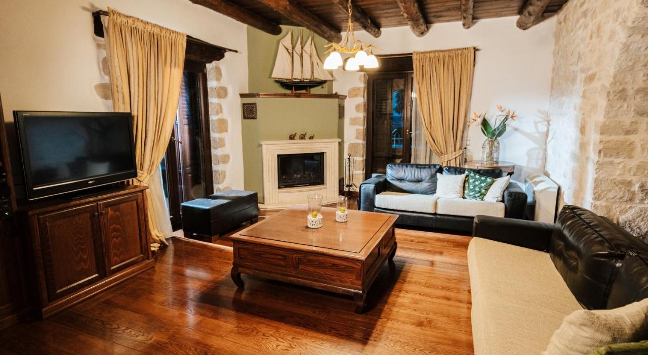 Villa Your-villa, In Crete Chania (Crete)