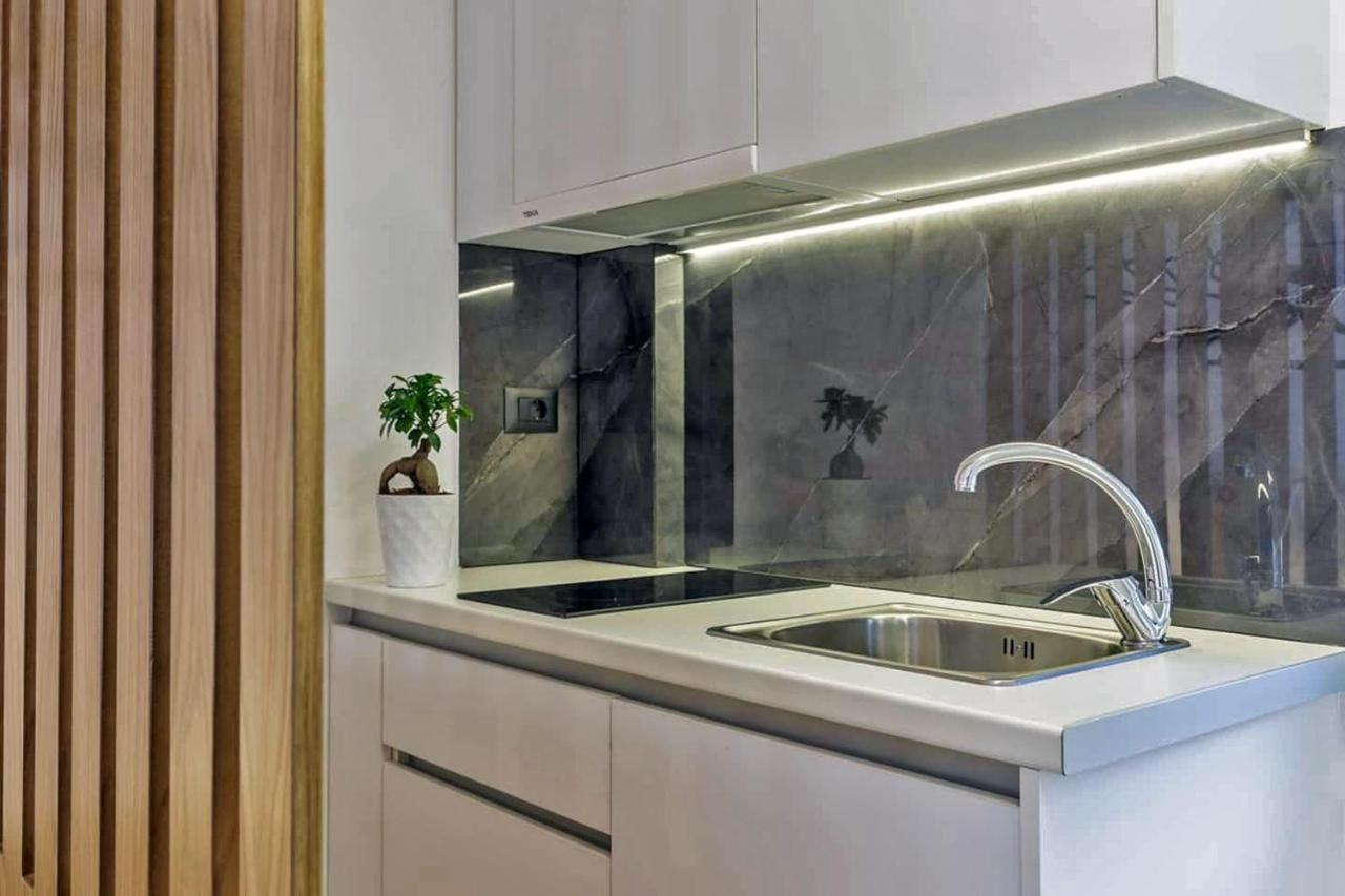 Arch 4 Luxury Living Apartment