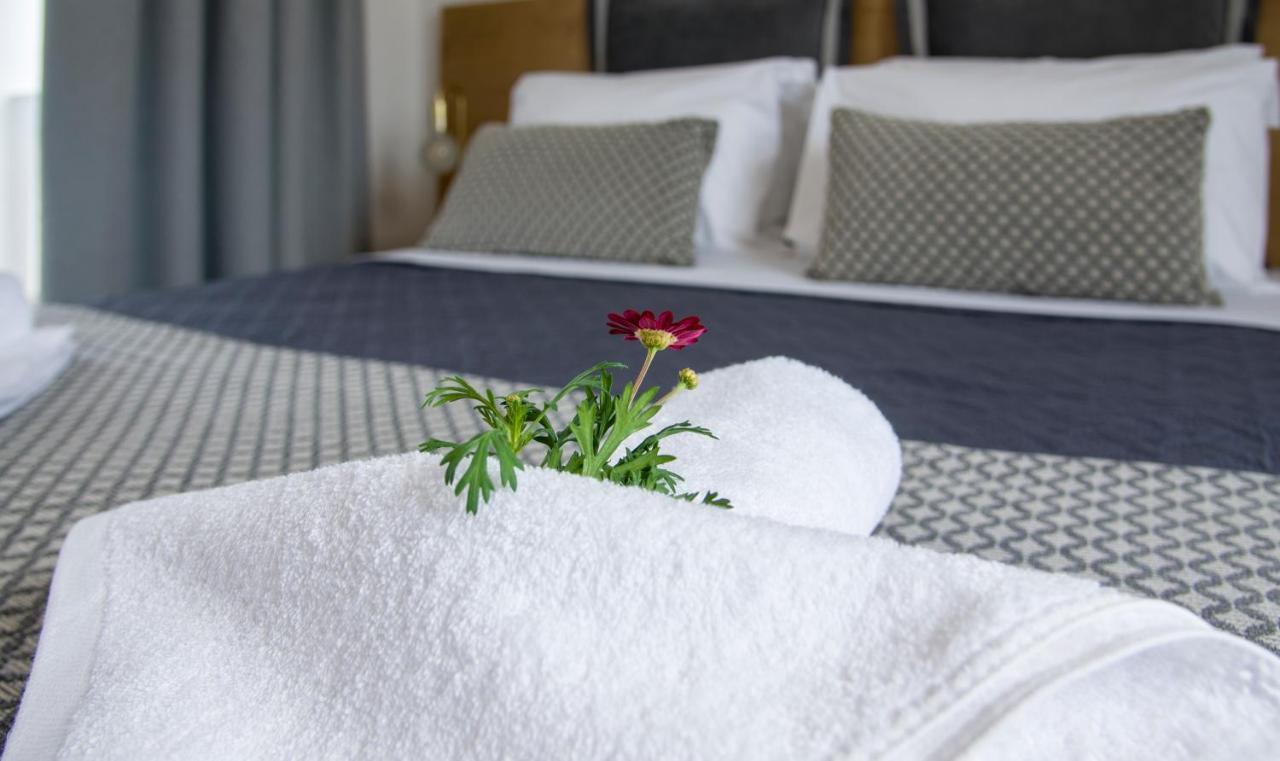 Deluxe 2* Chania (Crete)