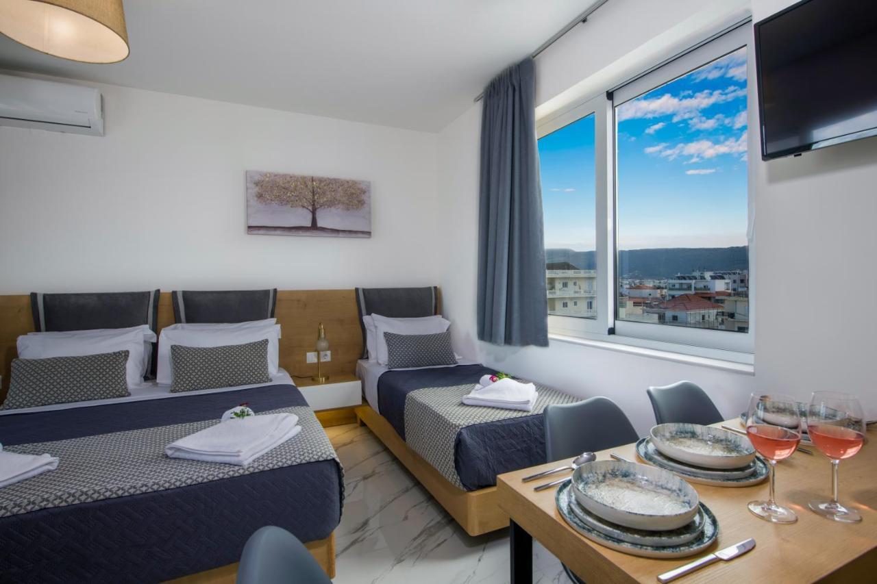 Hotel Deluxe