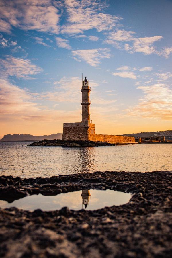 White In The Heart Of Chania Apartamento Chrissi Akti Chania