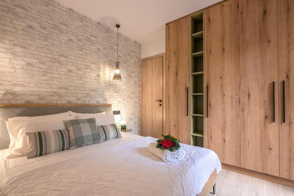 Yro Apartment