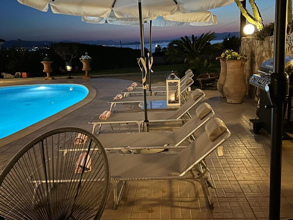 Villa Yellow Octopus