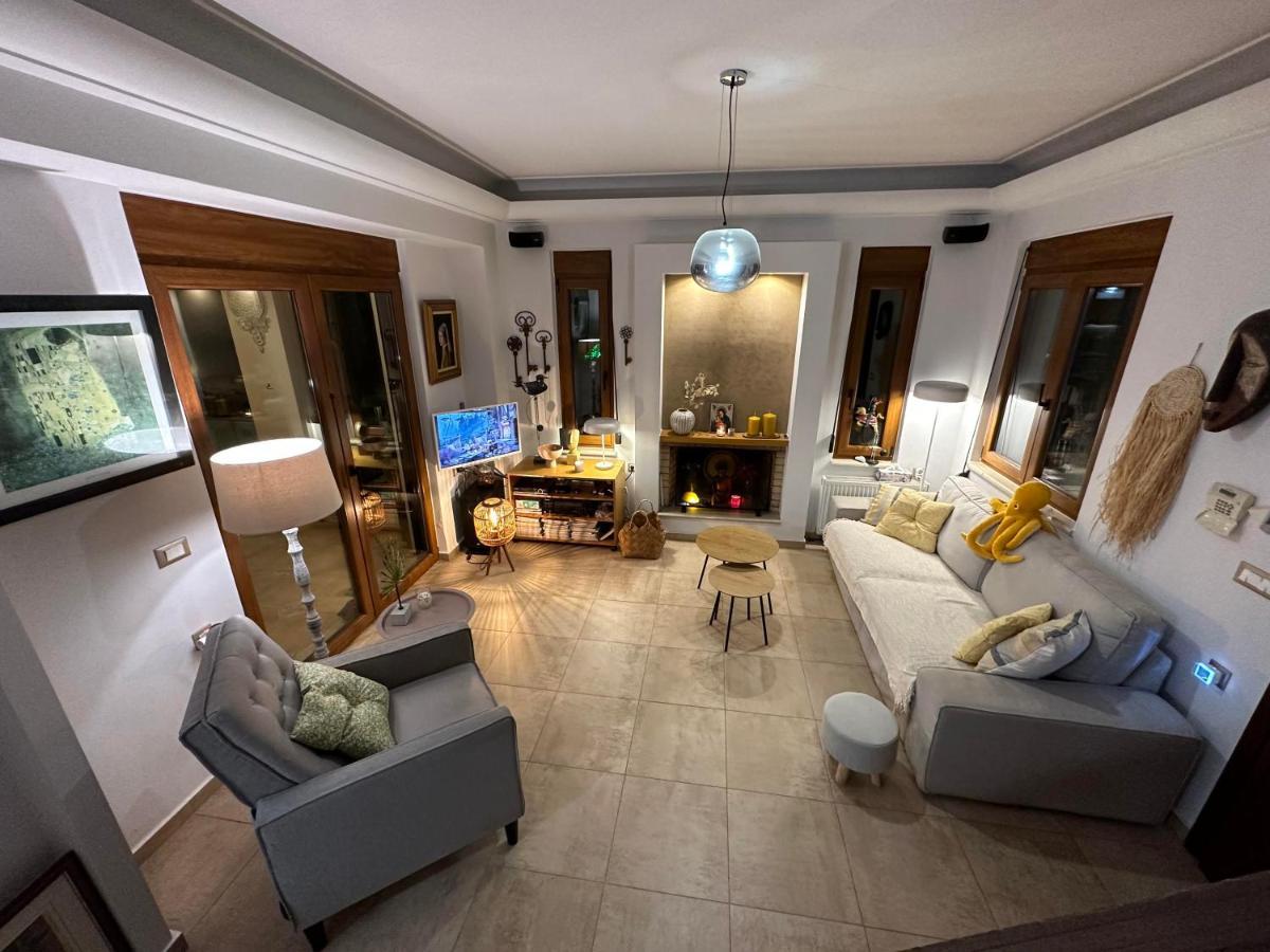 Villa Yellow Octopus