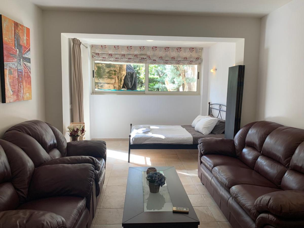 Cassiopeia 3-bedroom House On The Beach With Pool Holiday home *