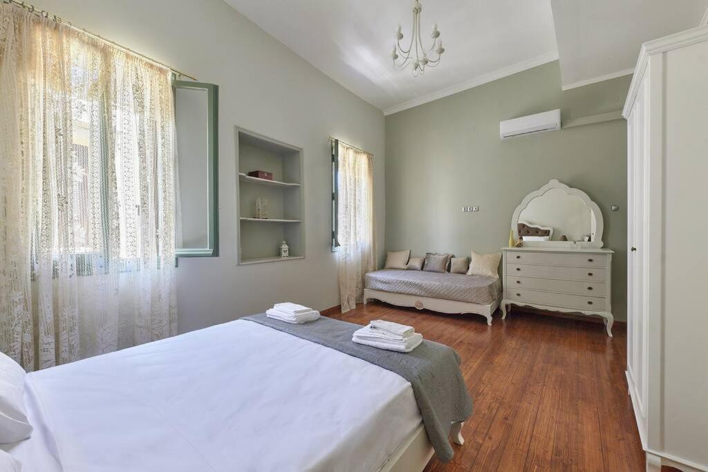 Centrally Yours: Spacious House In The Center * Chania (Crete)