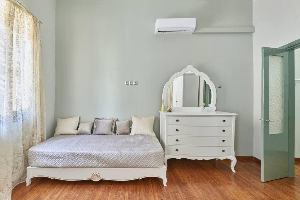 Centrally Yours: Spacious House In The Center