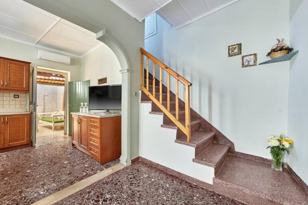 Centrally Yours: Spacious House In The Center *