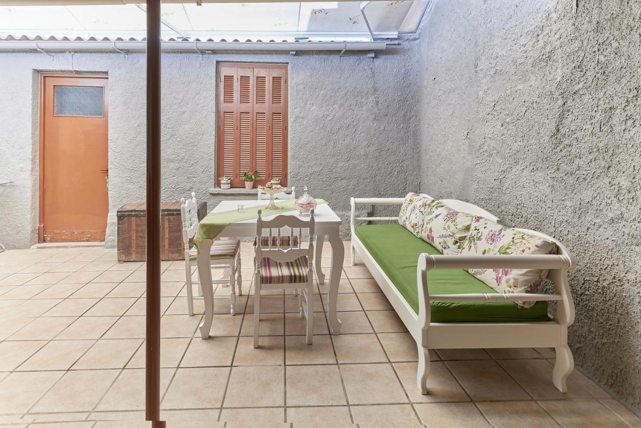 Centrally Yours: Spacious House In The Center Apartment *