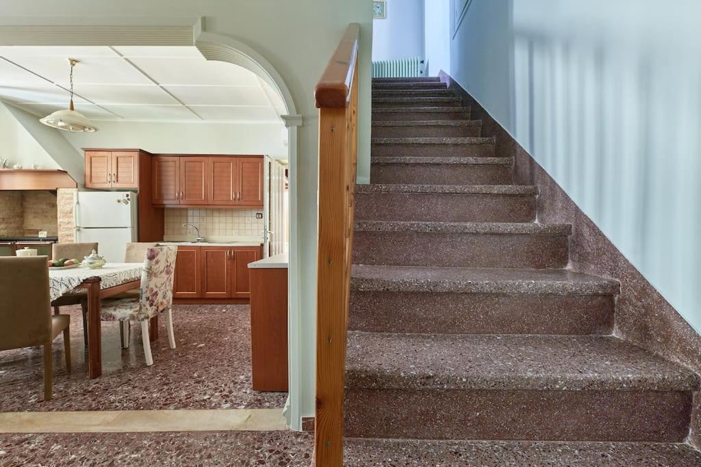 Centrally Yours: Spacious House In The Center *