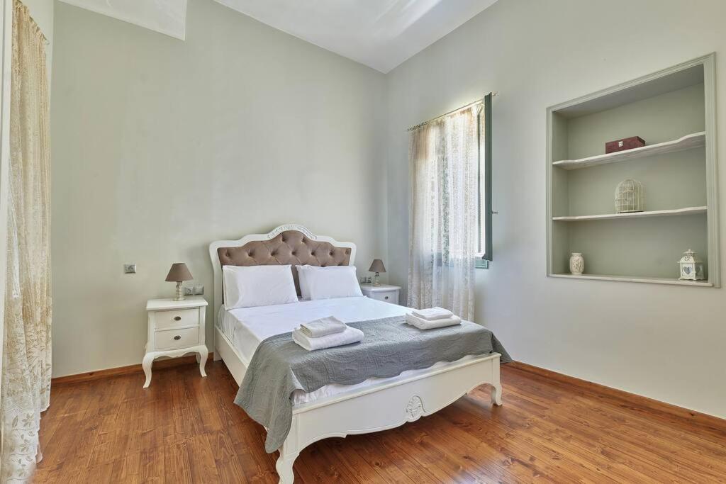 Centrally Yours: Spacious House In The Center *