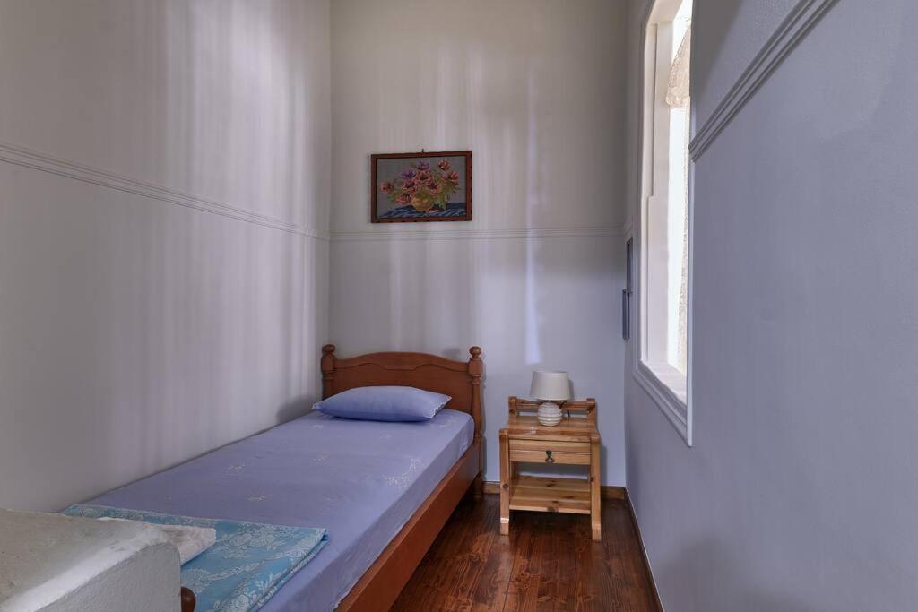 Apartment Centrally Yours: Spacious House In The Center *