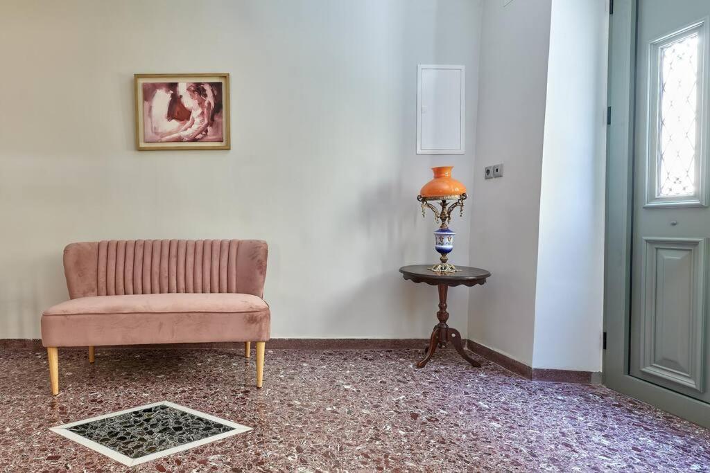 Centrally Yours: Spacious House In The Center *