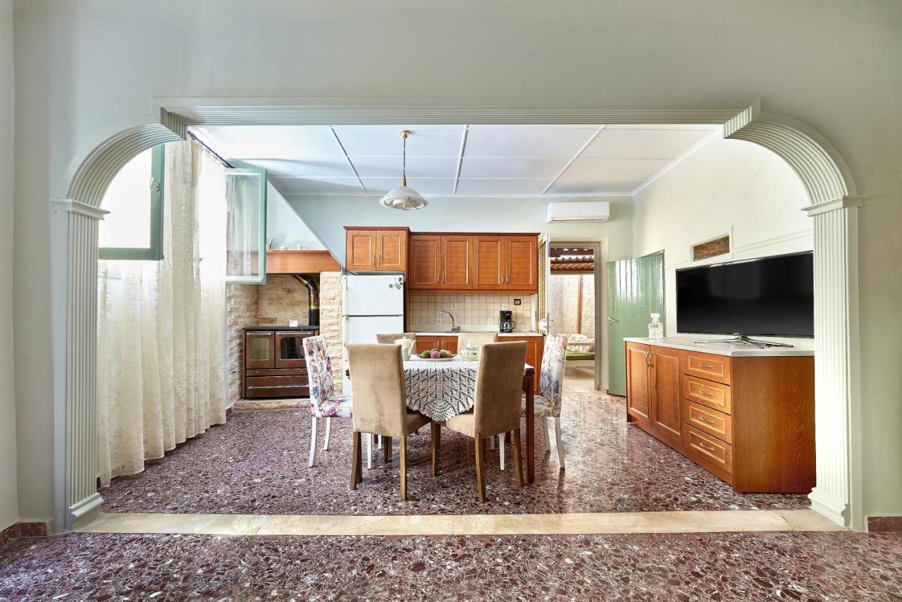 Centrally Yours: Spacious House In The Center