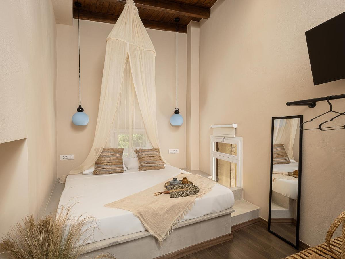 Artemide Places _leon Tiny Chrissi Akti Chania