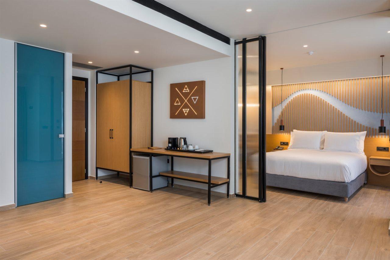 Hyperion Hotel 4*