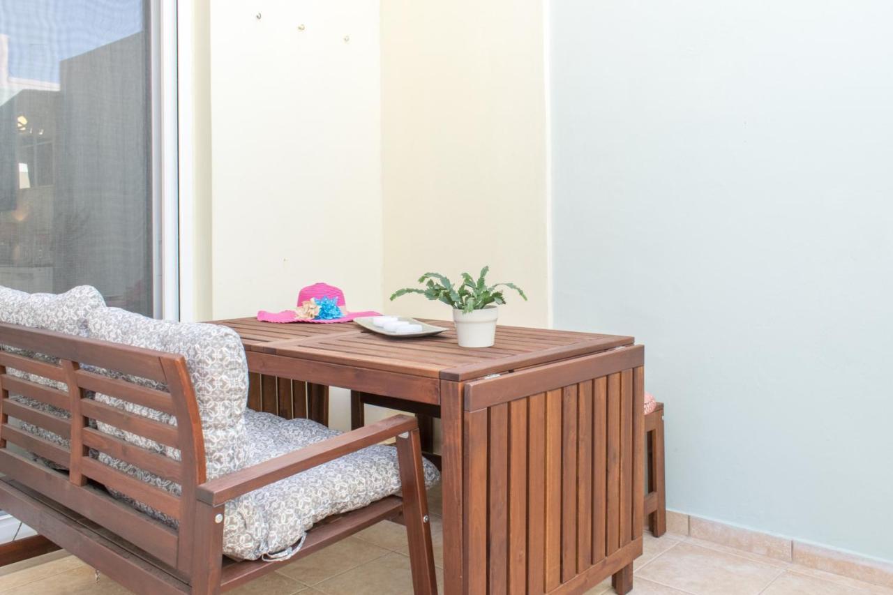 Blue Iris: Stylish Just 10 Minutes Walk From Old Town Chania Apartment *