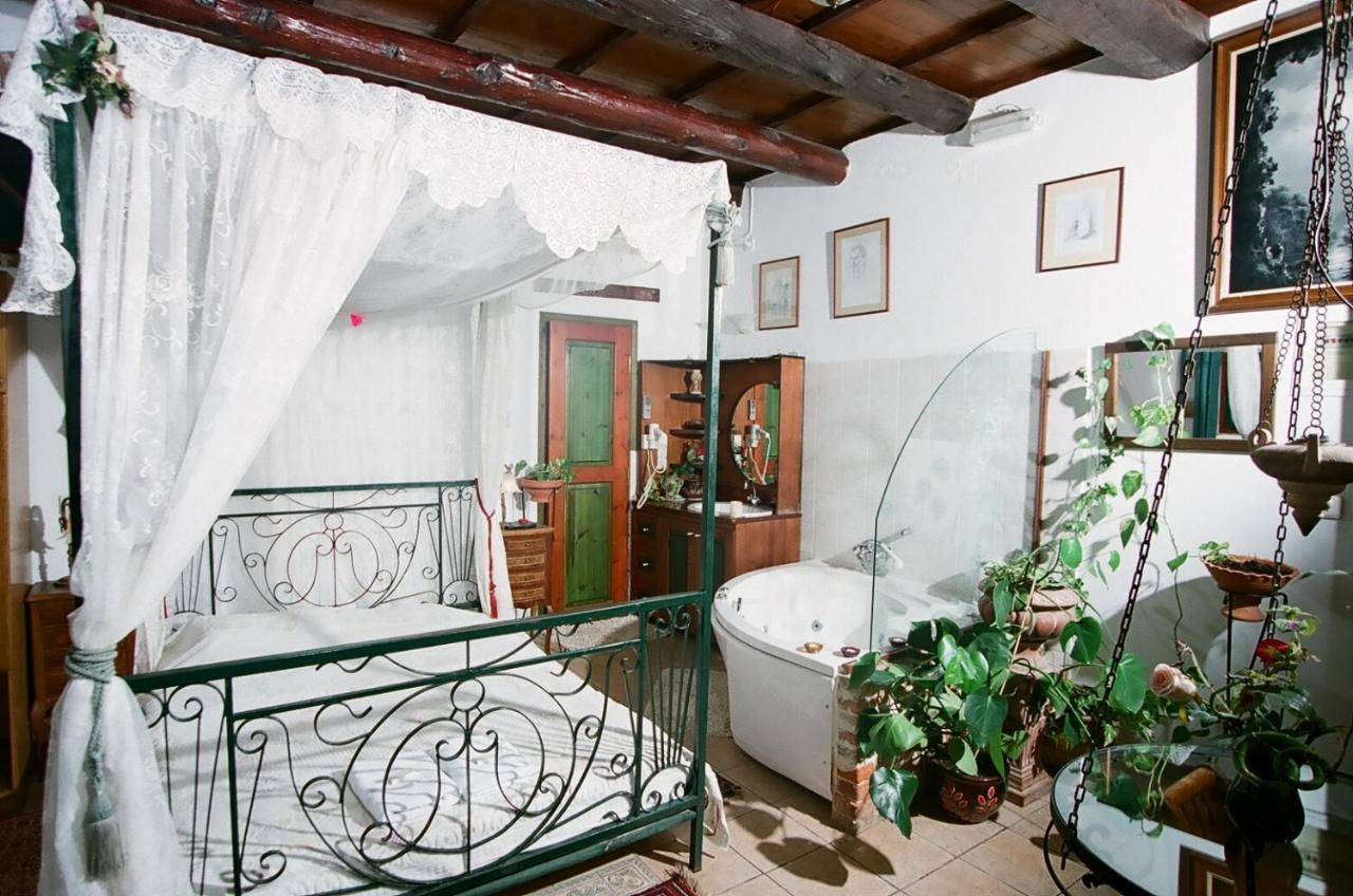 Ifigenia Trad.rooms In Oldtown By.marios *