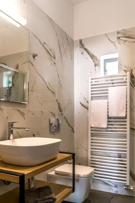 Vakantiehuis Charming Kiklamino In Agios Mattheos Chania (Crete)