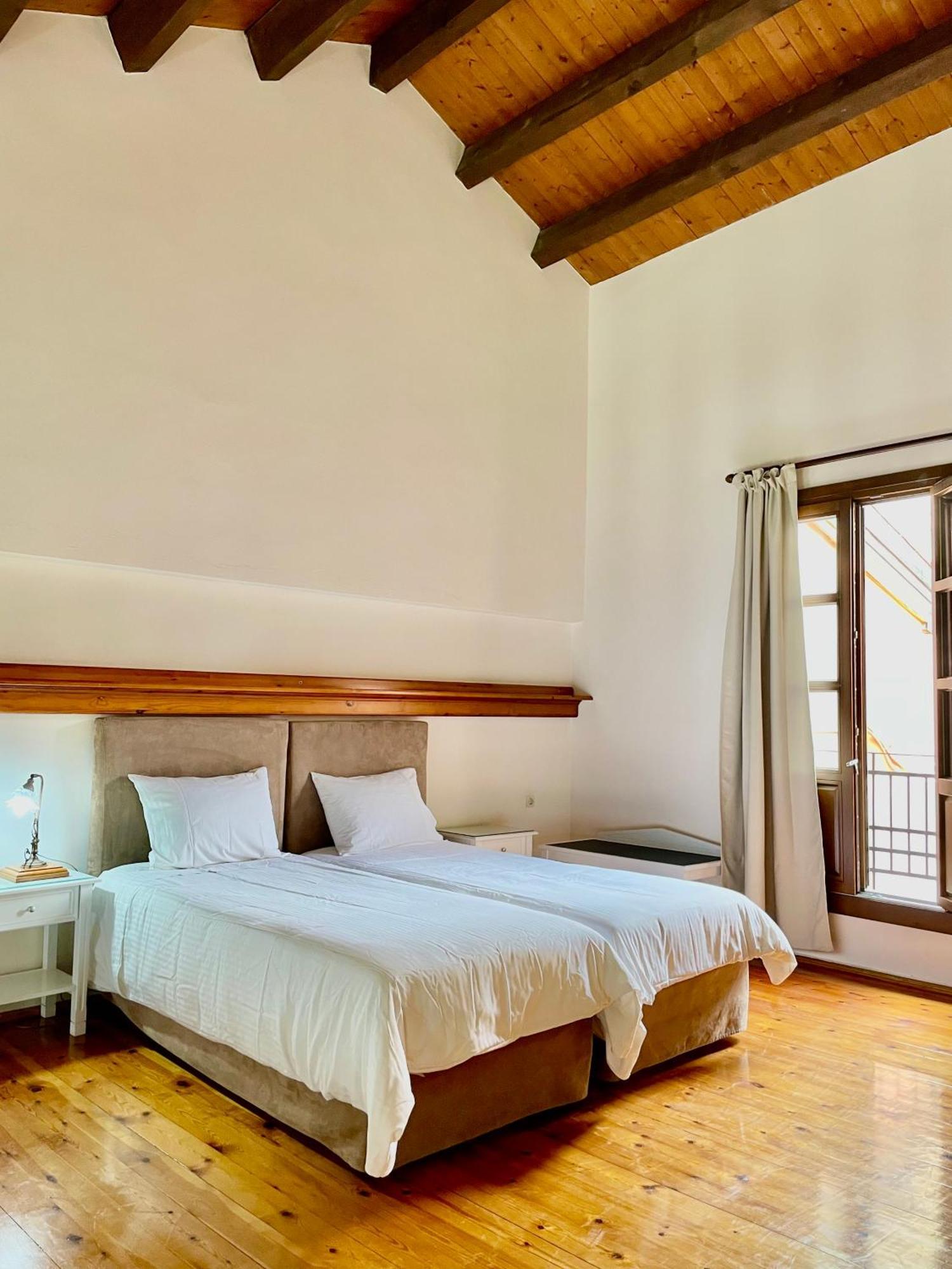 Erietta Hotel 3*