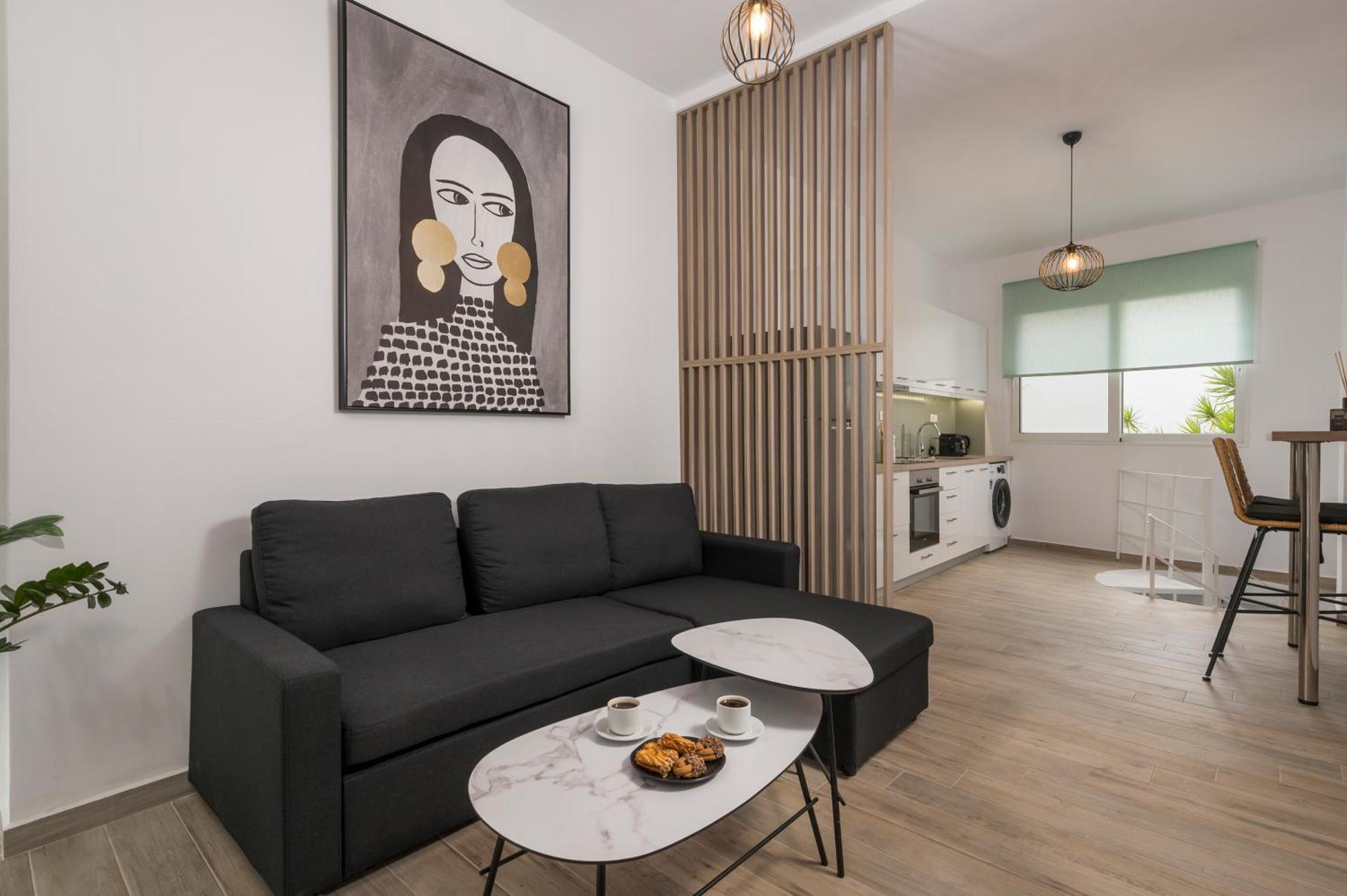 Leone Apartment *