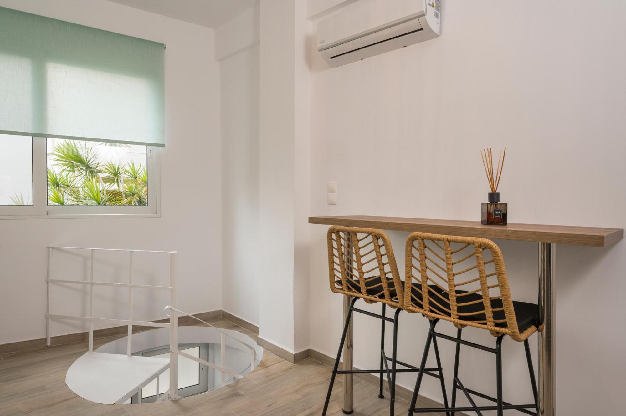 Leone Apartment *