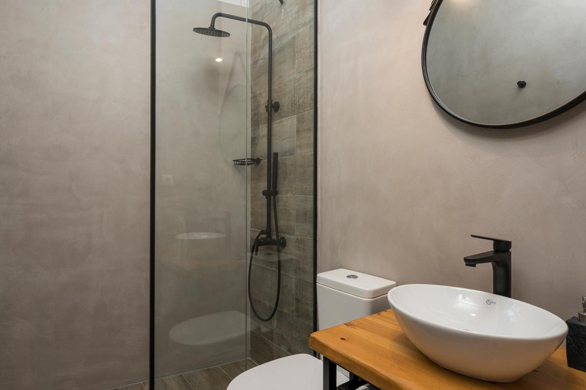 Leone Apartment