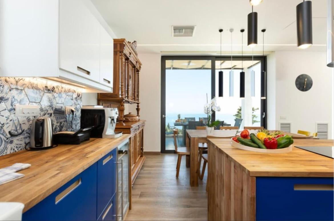 Villa Blueskyline Owner's Listing, By Hellocrete