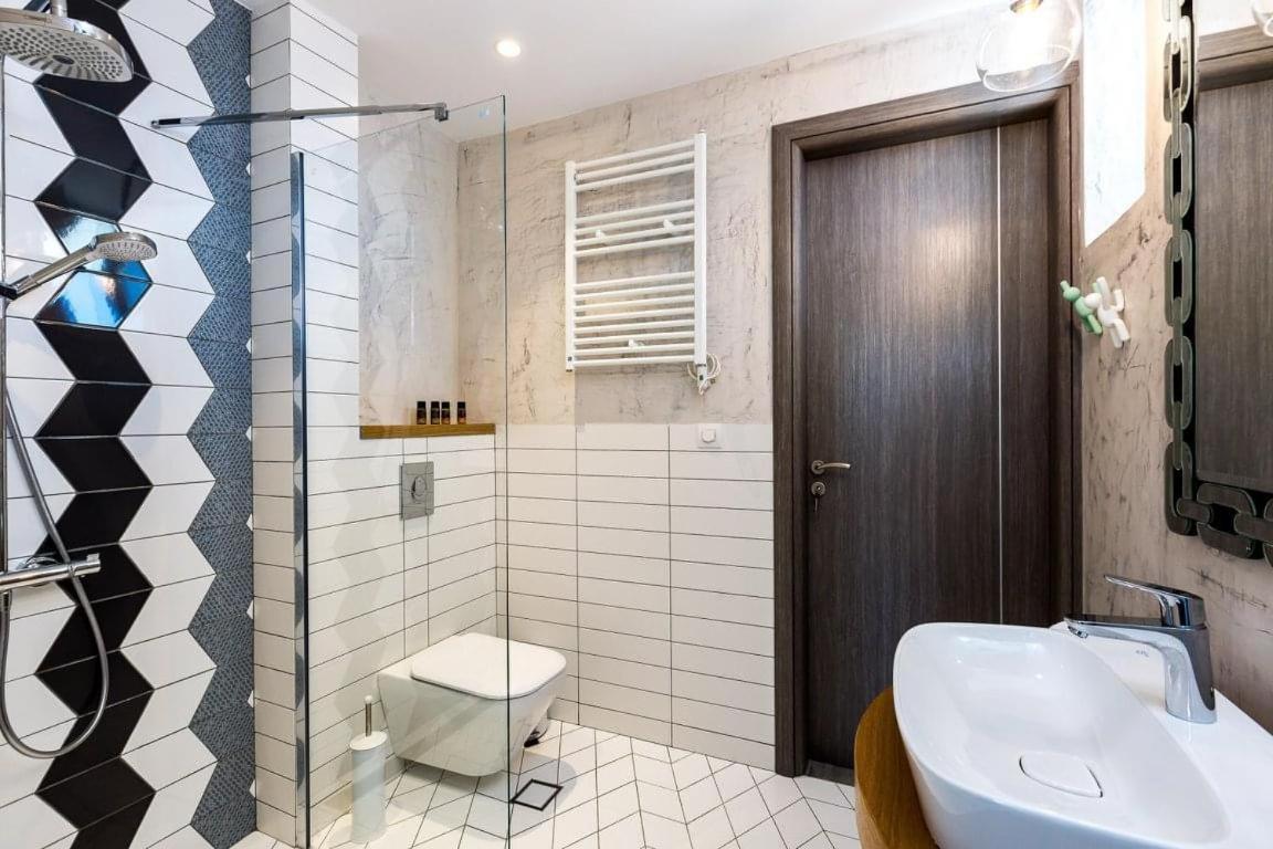 Blueskyline Owner's Listing, By Hellocrete *