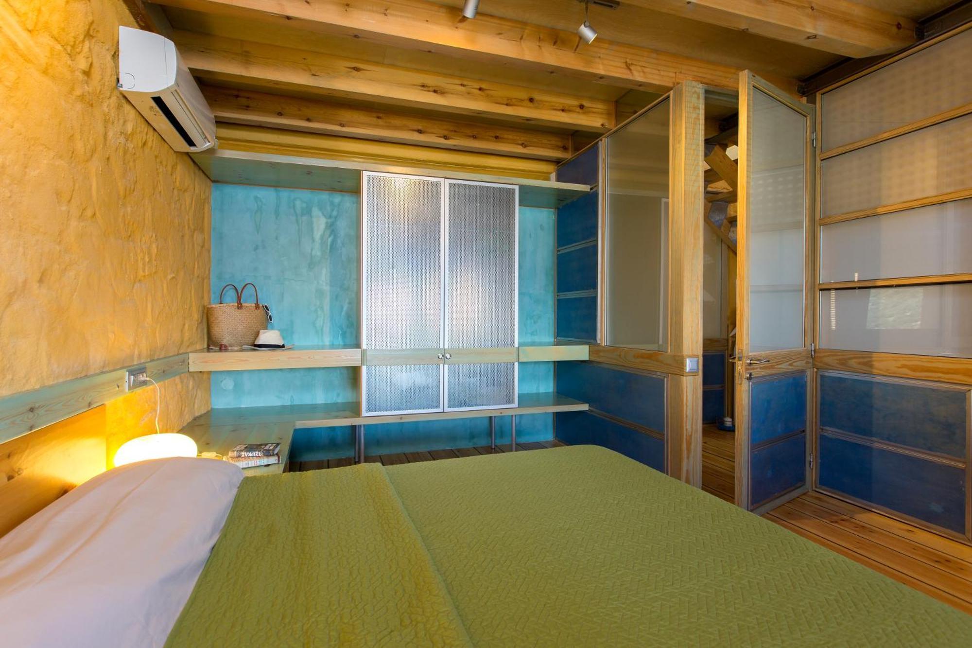 Beachfront Ravdoucha Epavlis Eleni - Pool, Hot Tub, Gym, Sauna, Private Parking, Wifi Villa