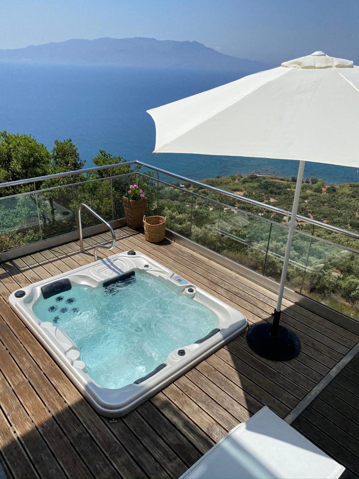 Villa Beachfront Ravdoucha Epavlis Eleni - Pool, Hot Tub, Gym, Sauna, Private Parking, Wifi Chania (Crete)