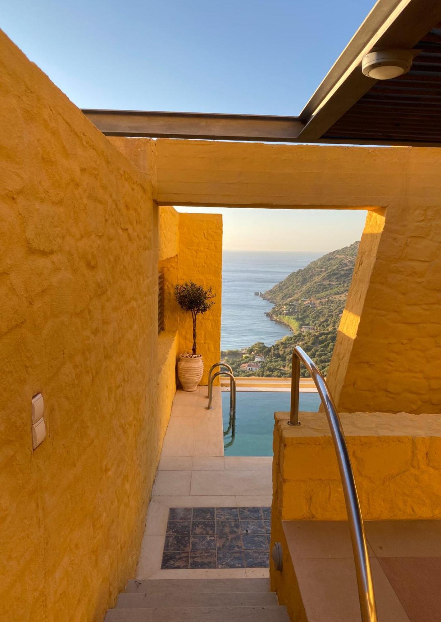 Beachfront Ravdoucha Epavlis Eleni - Pool, Hot Tub, Gym, Sauna, Private Parking, Wifi Chania (Crete)