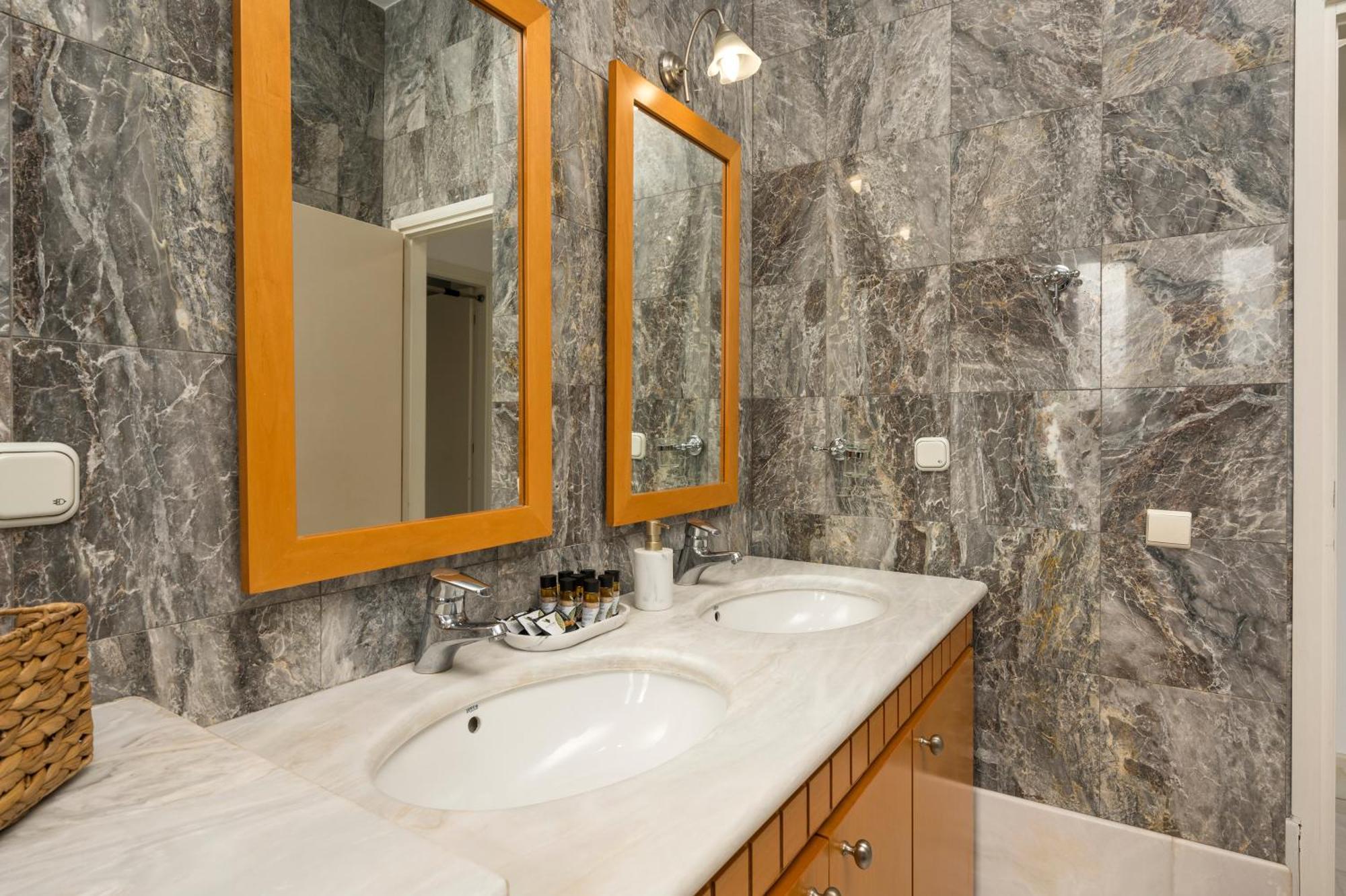 Saltia Apartments, Steps To The Sandy Beach Appartement *