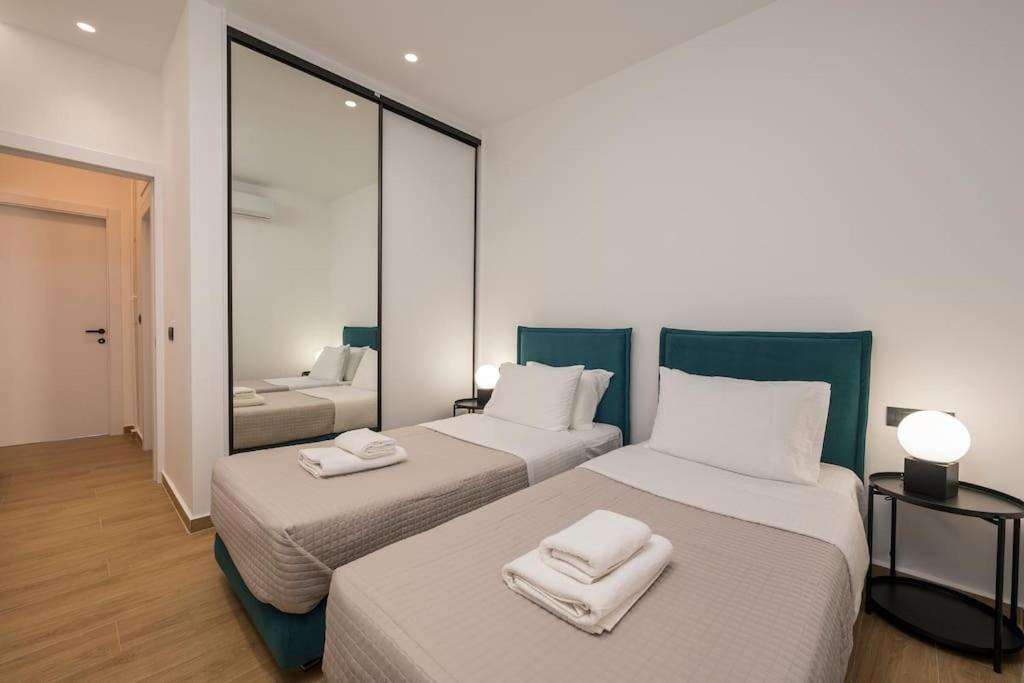 White House 3 Floor * Chrissi Akti Chania