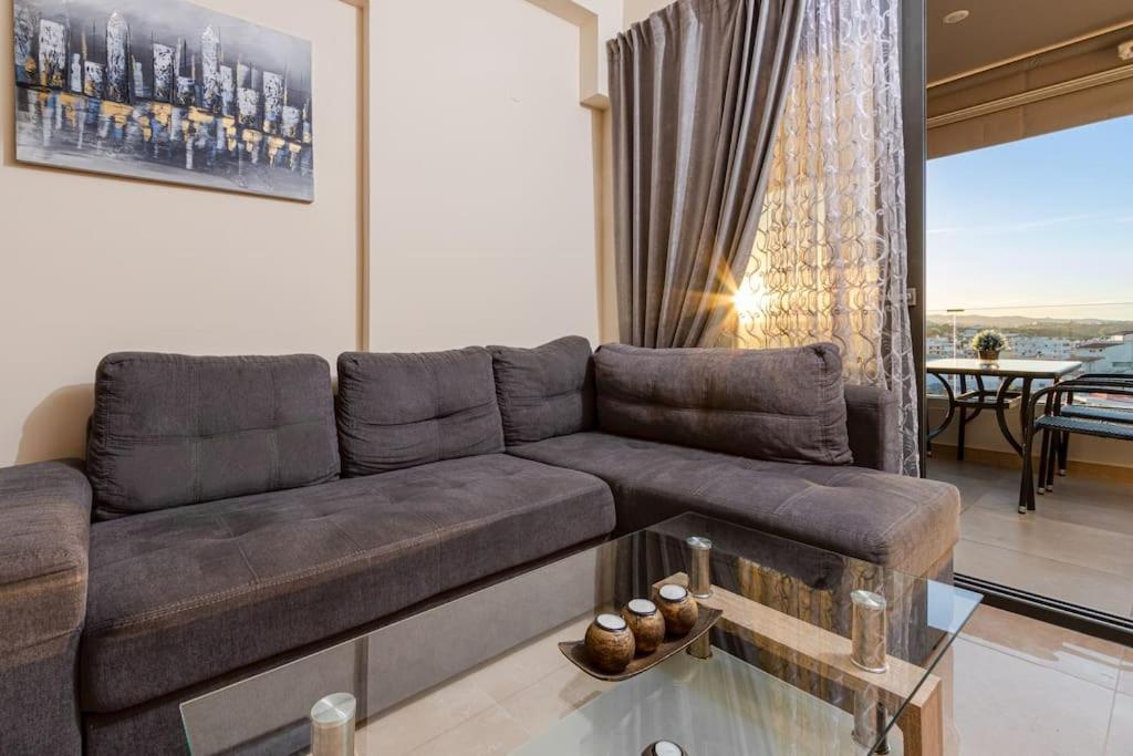 Nikolas Apartment *