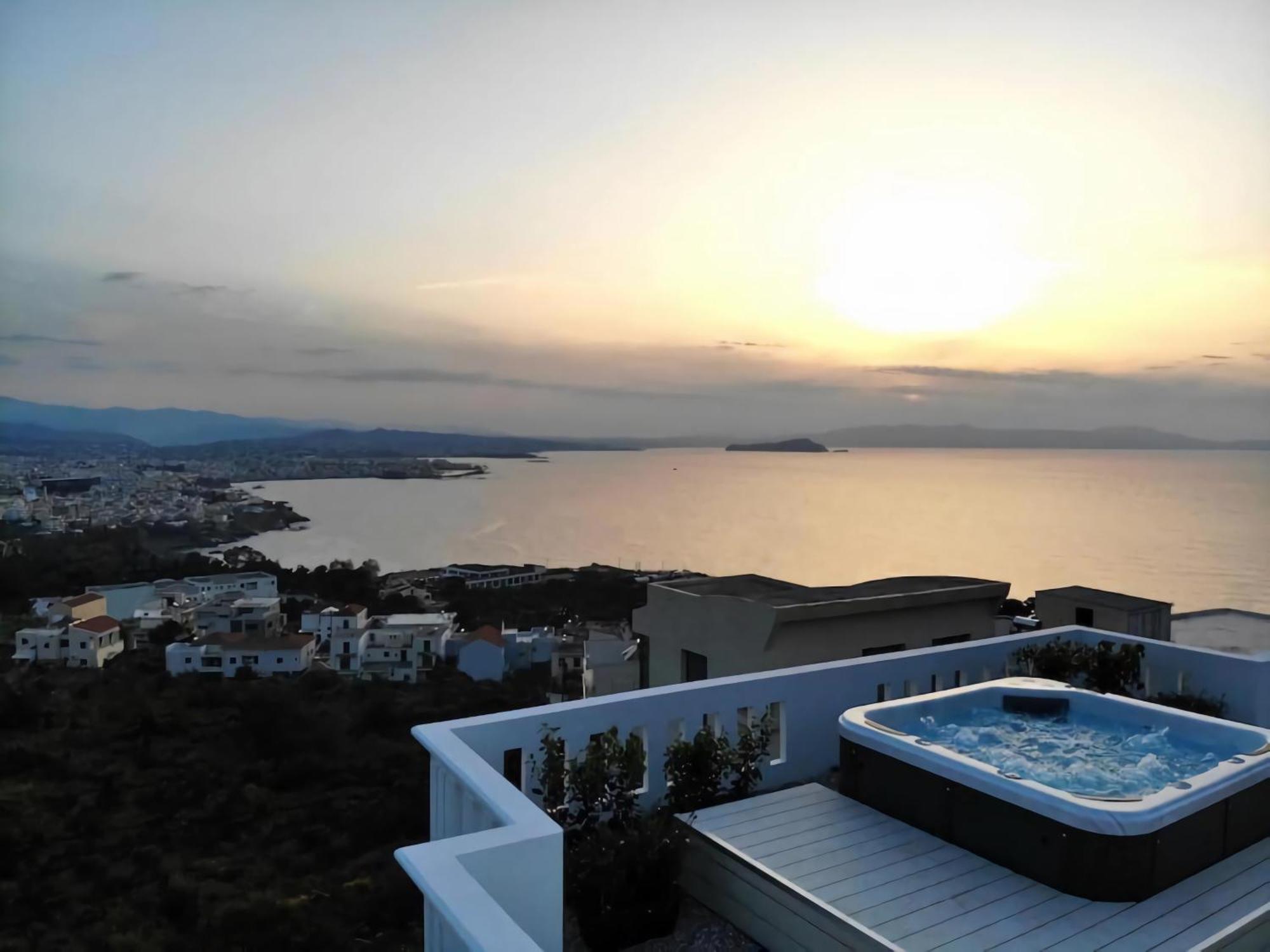 Apartment With Rooftop Hot Tub *