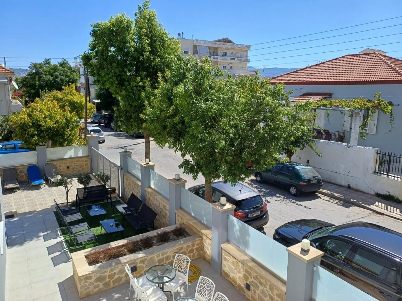 Deluxe Hotel