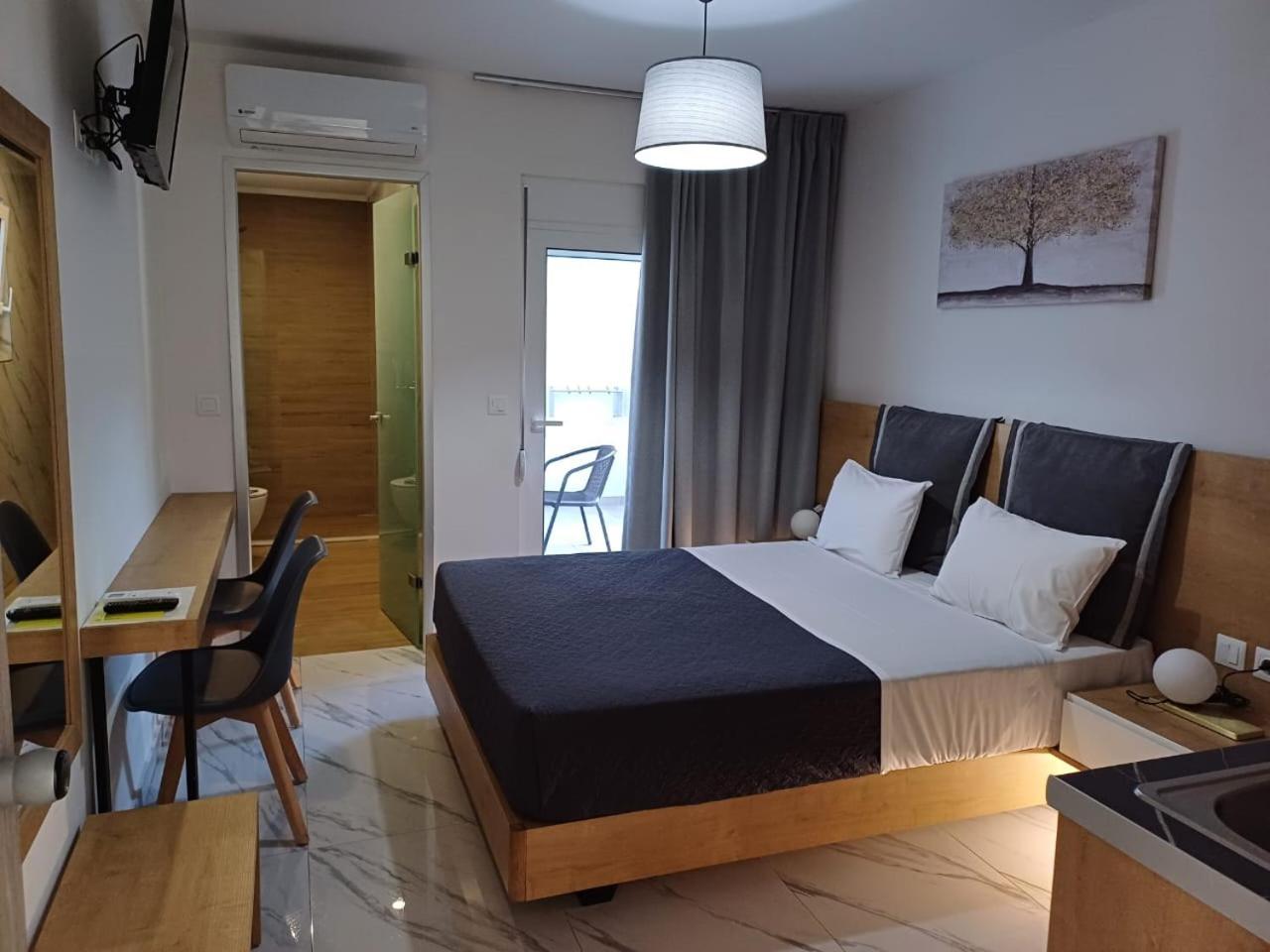 Deluxe Hotel